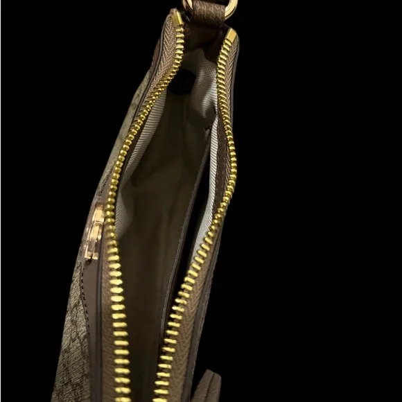 GUCCI Small Shoulder Bag - Picture 7 of 8